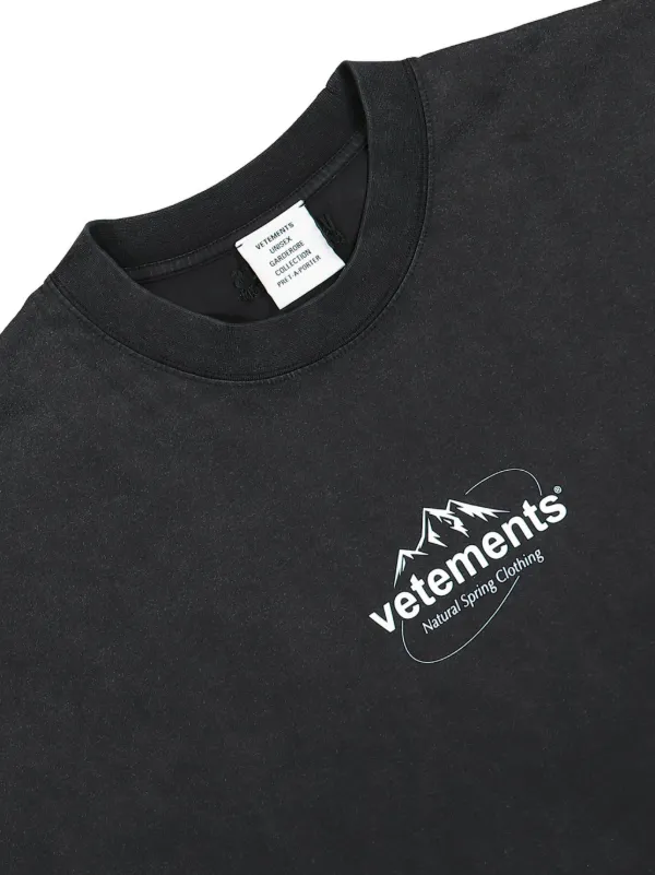 人気★関税込【VETEMENTS】SPRING WATER LOGOTシャツBlack 人気☆関税込【VETEMENTS】SPRING WATER LOGOTシャツBlack