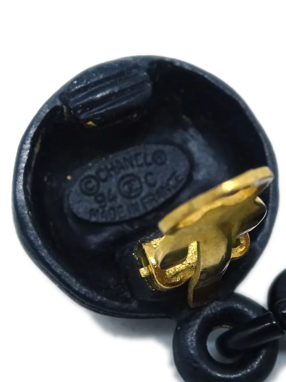 Pre-owned Chanel 1994 Clover Dangle Clip-on Earrings In Gold