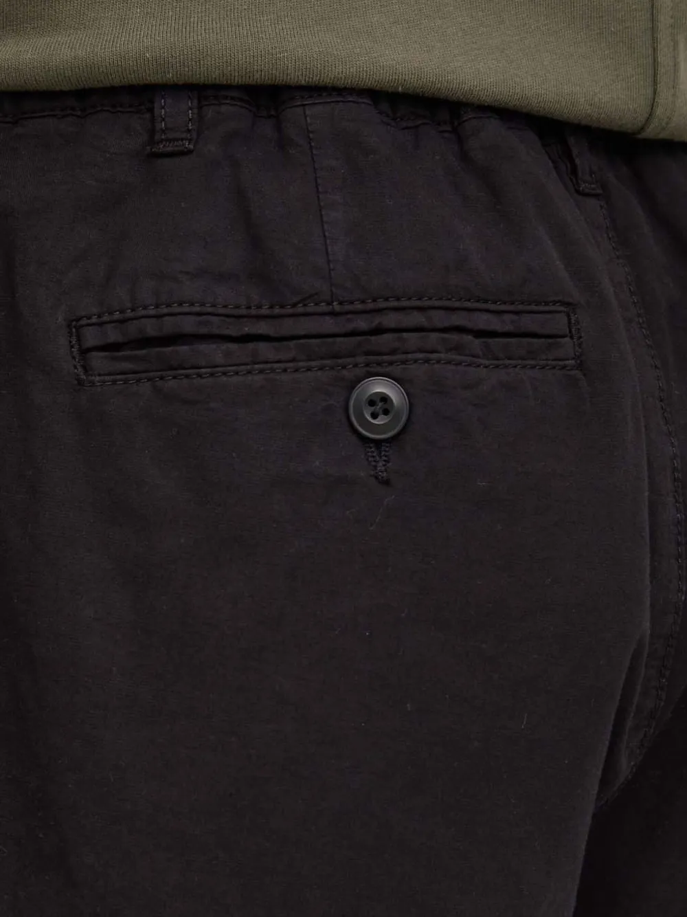 Samsoe & Samsoe Pleated-front Bermuda Shorts In Black