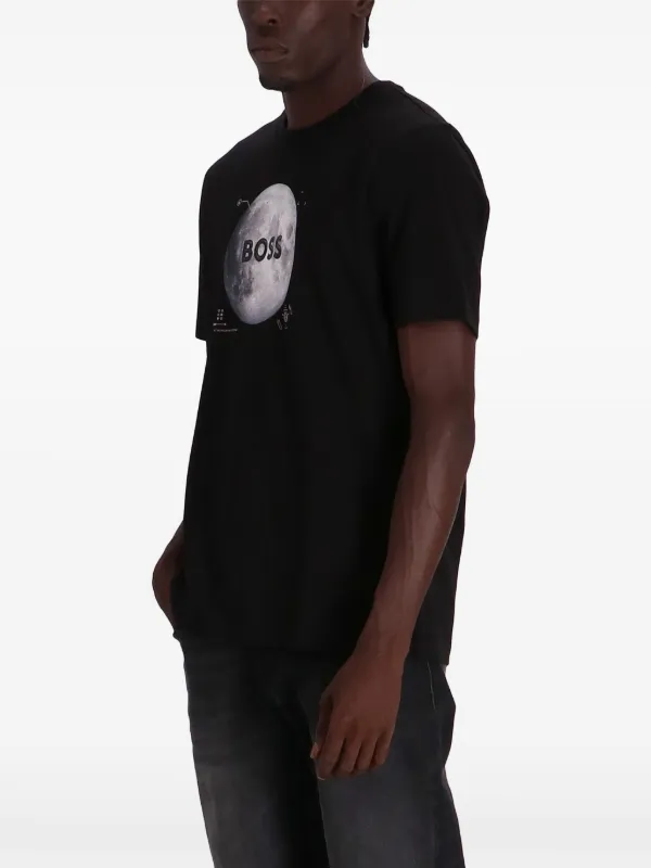 Tシャツ・カットソー BOSS Moon Graphic Print Cotton T-Shirt Black BOSS moon-print Cotton T-shirt | Black | FARFETCH IN