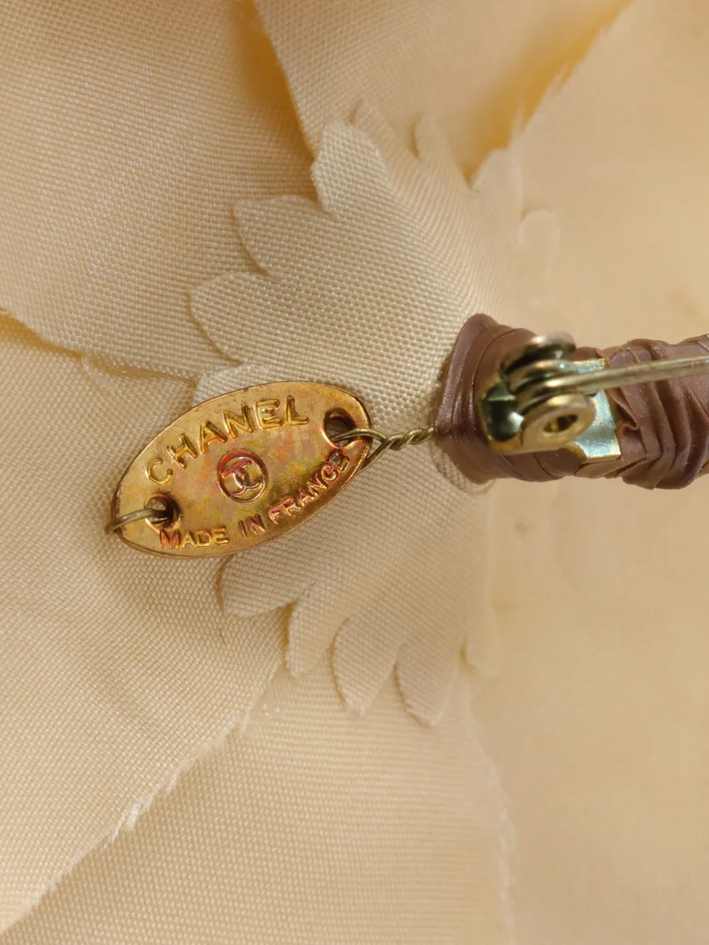 Pre-owned Chanel 1986-1988 Camélia Brooch In Beige