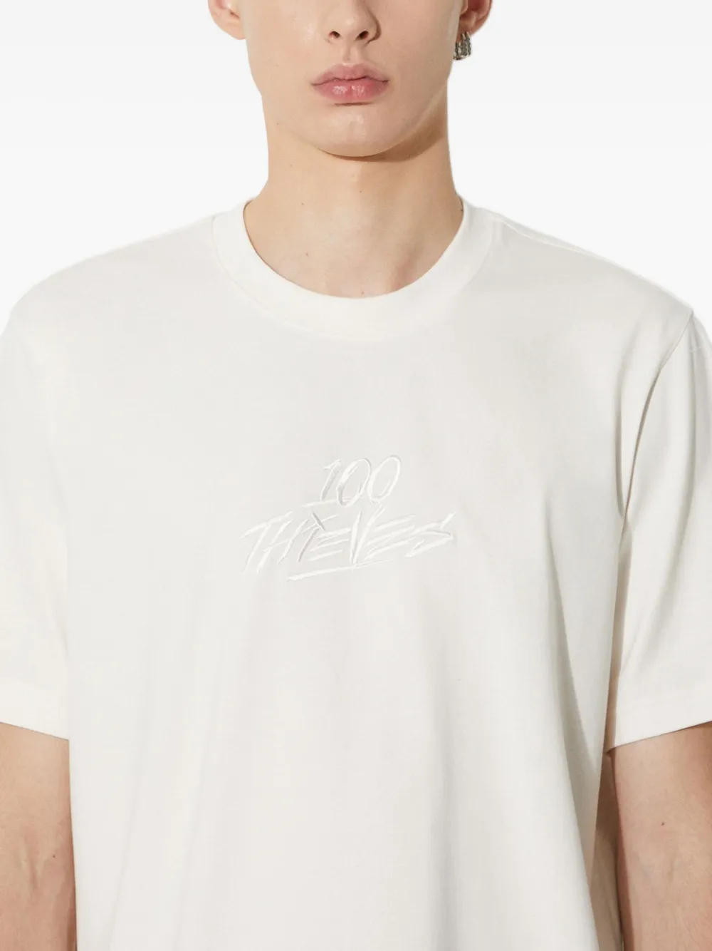 adidas T-shirt met geborduurd detail Beige
