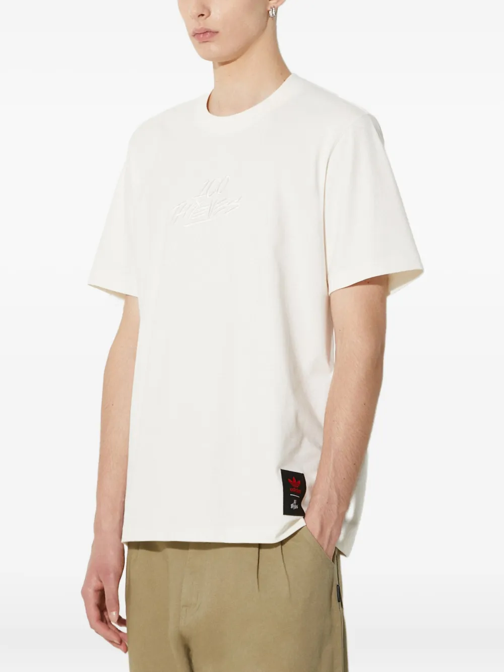 adidas T-shirt met geborduurd detail Beige