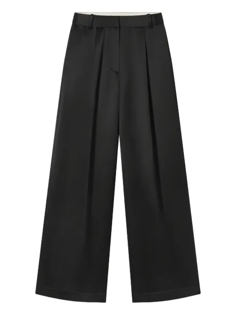Co pantalones plisados
