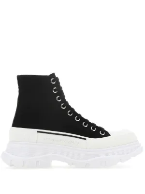 Alexander McQueen Tread Slick ブーツ | ブラック | FARFETCH JP