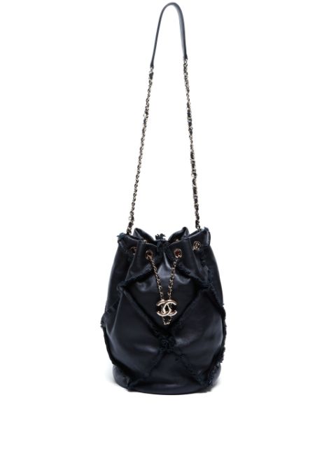 CHANEL 2019 fringed leather bucket bag Women