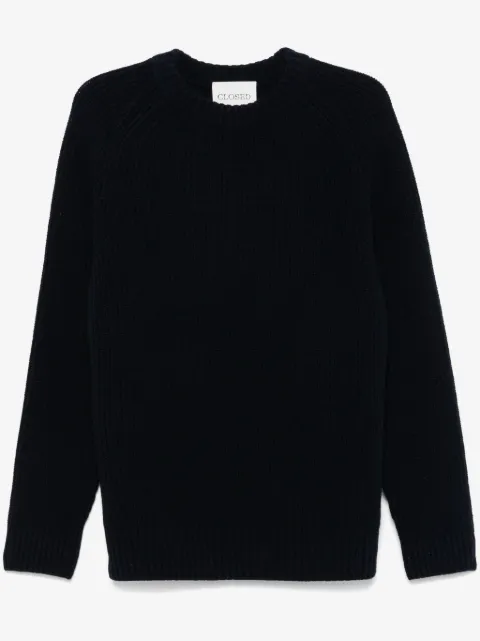 Closed wool sweater