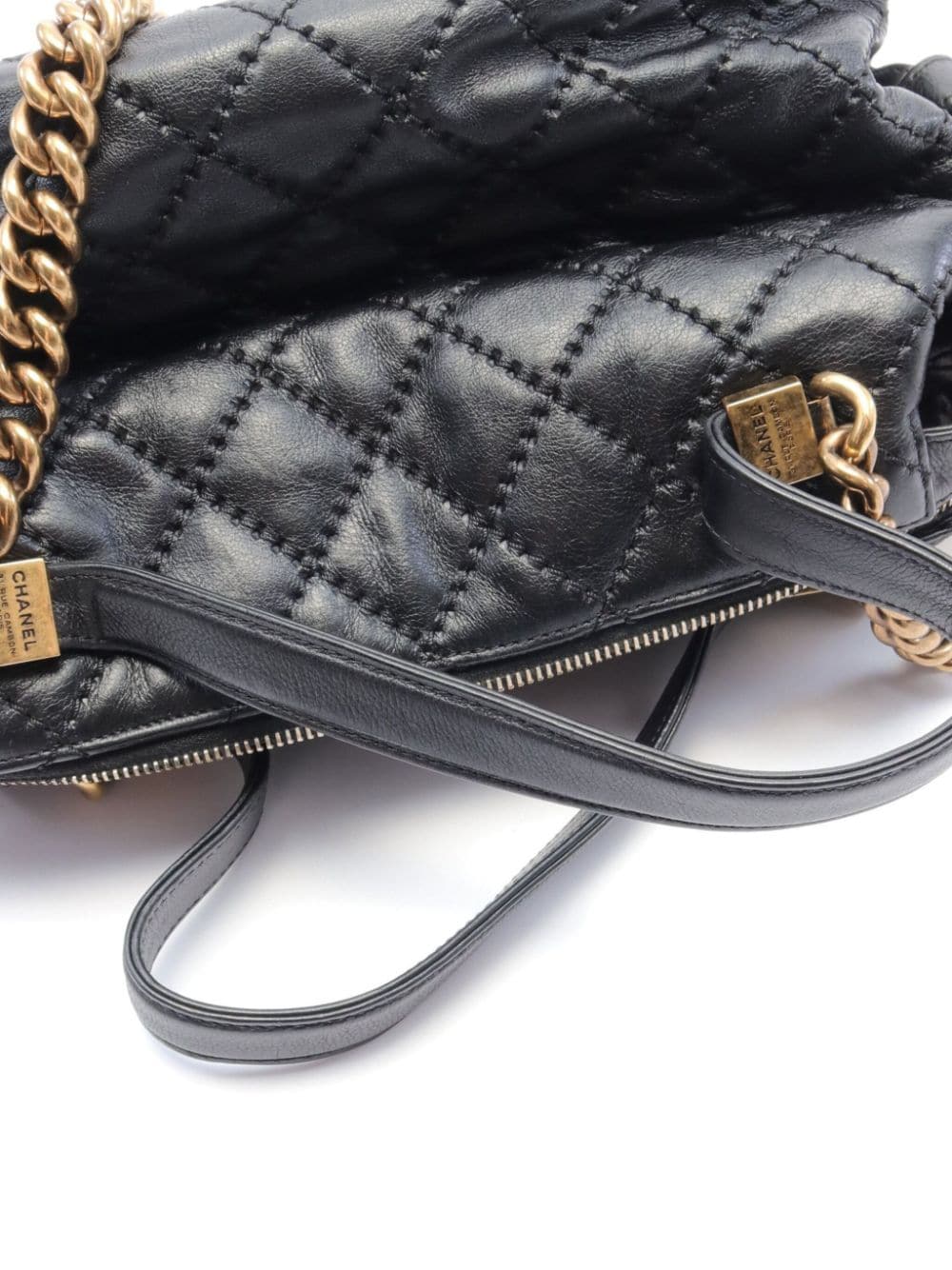 Pre-owned Chanel 2014-2015 Cc Diamond-quilted Shoulder Bag In Black