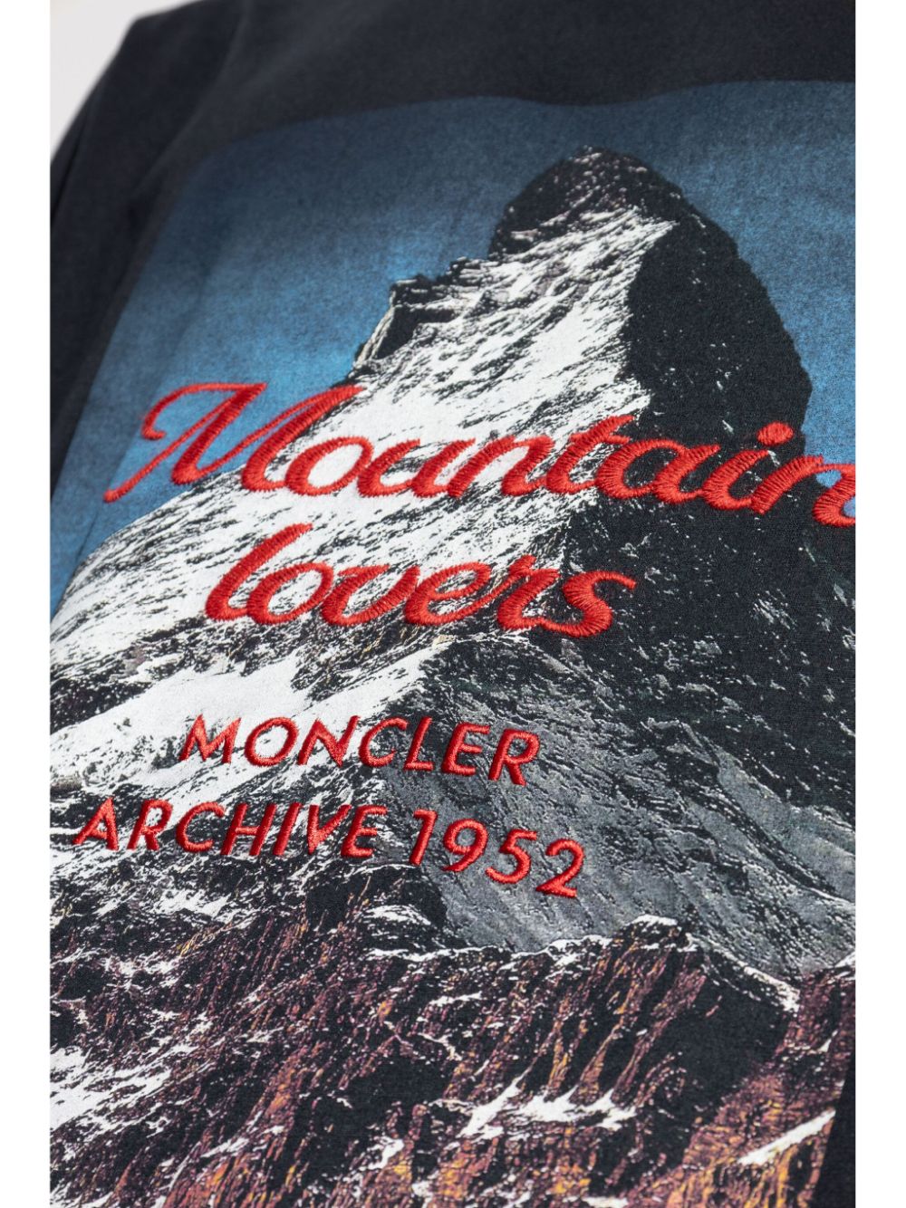 Shop Moncler Mountain T-shirt In 蓝色