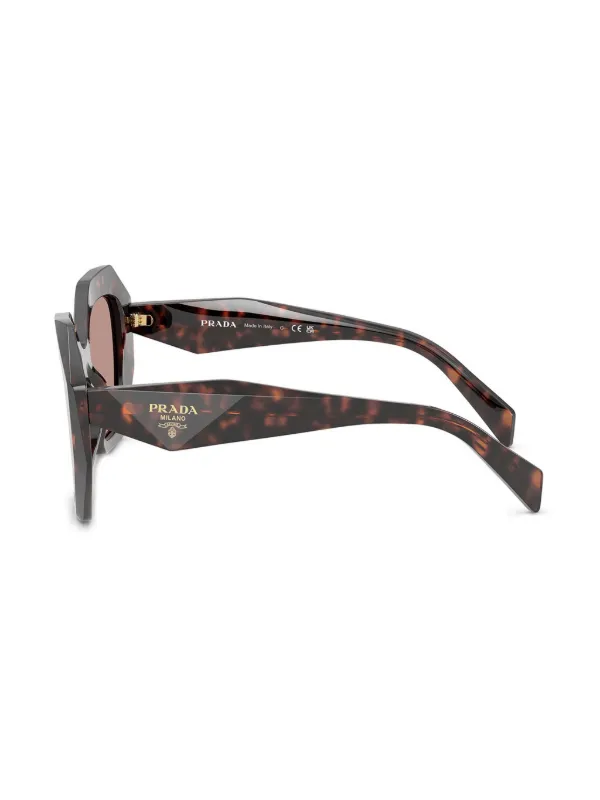 プラダ　サングラス Hexagonal sunglasses PRADA Prada Eyewear hexagon-frame Sunglasses | Brown | FARFETCH
