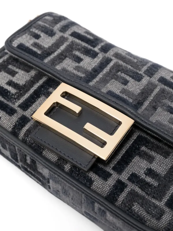 【関税＆送料込み】Fendi \"Baguette Mini\" Crossbody Bag FENDI Mini Baguette Crossbody Bag | Blue | FARFETCH