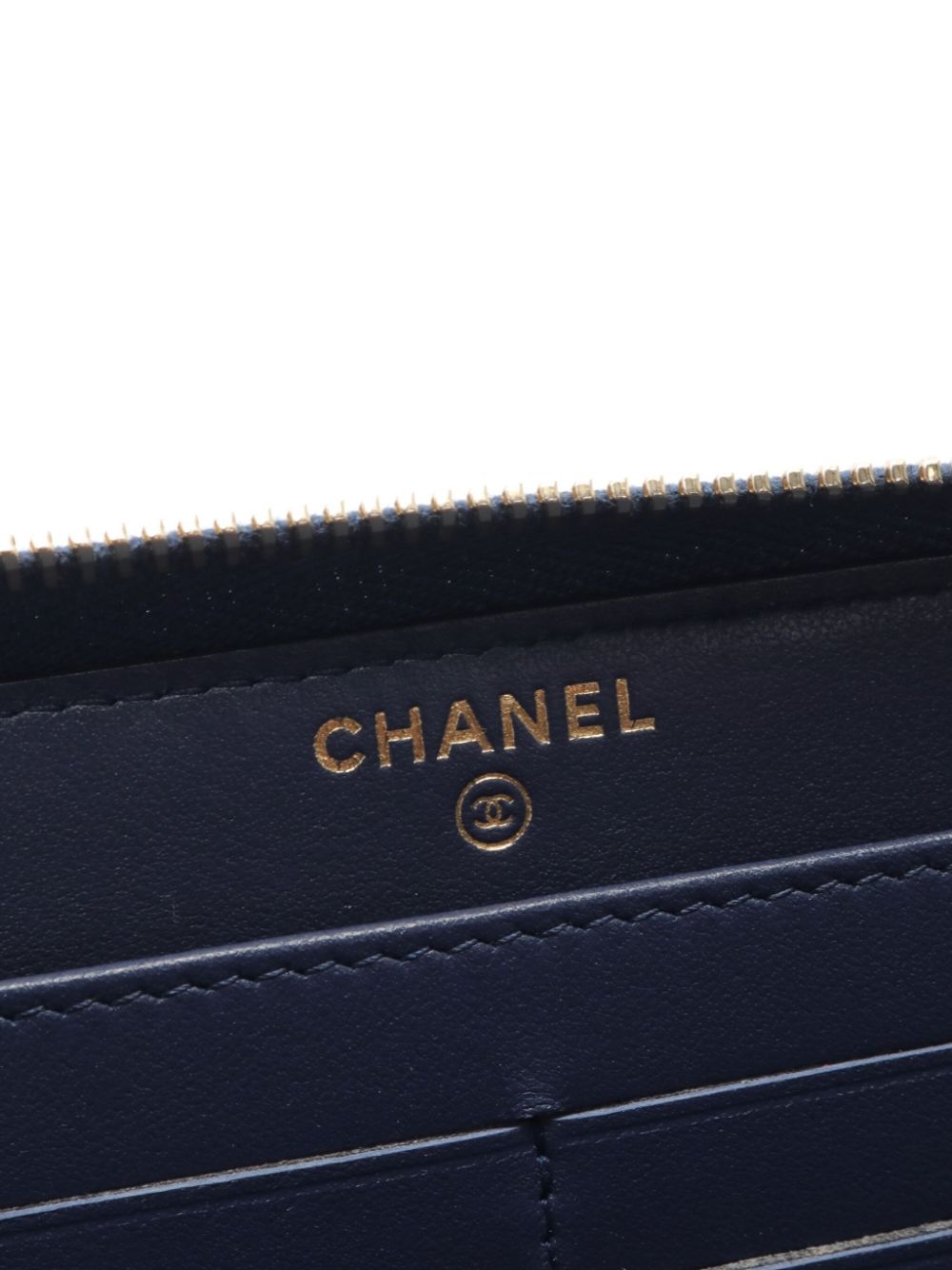 CHANEL 2018-2019 Deauville zip-around wallet Women