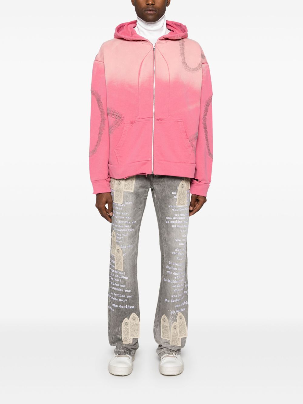 Who Decides War Hoodie met print - Roze