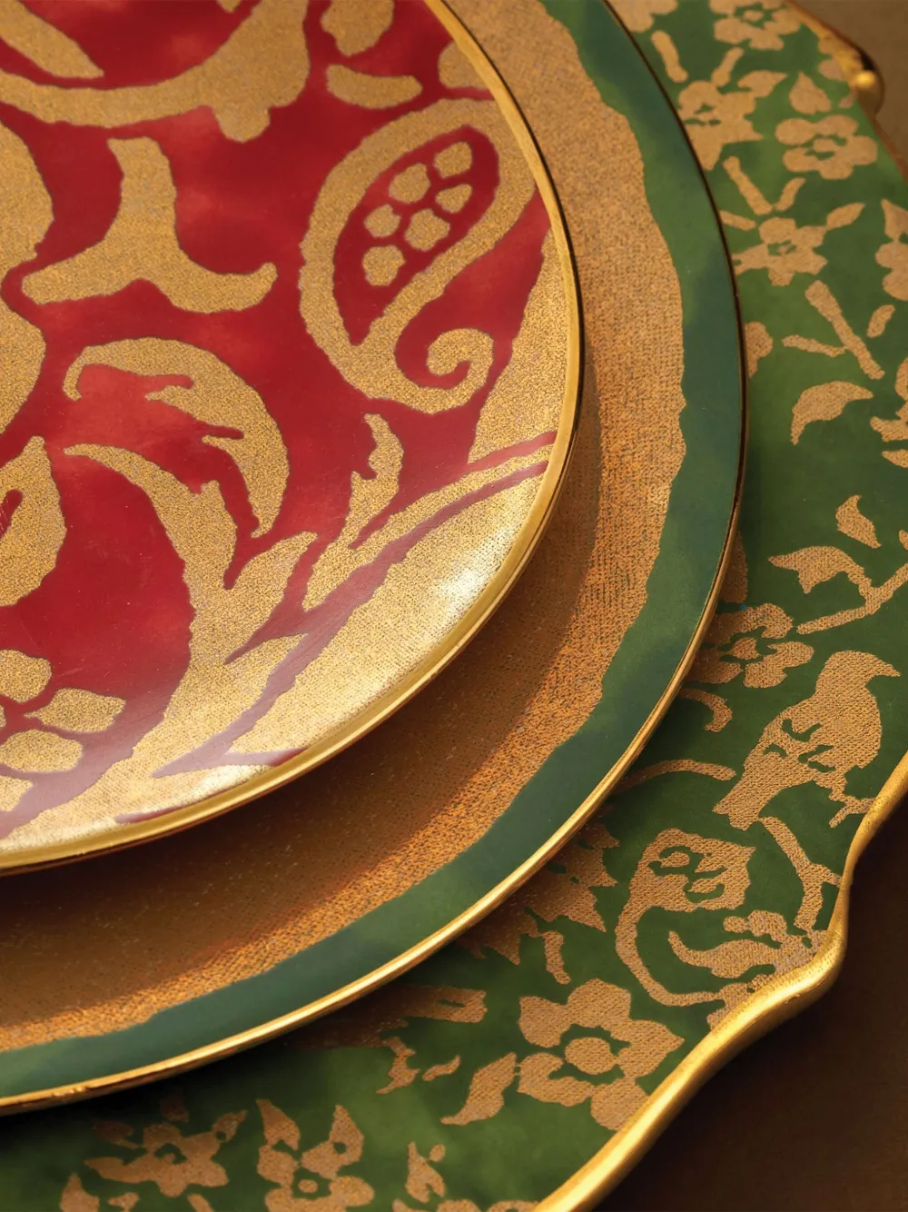 L'Objet Fortuny gold-embossed plate | Tableware | Image 2