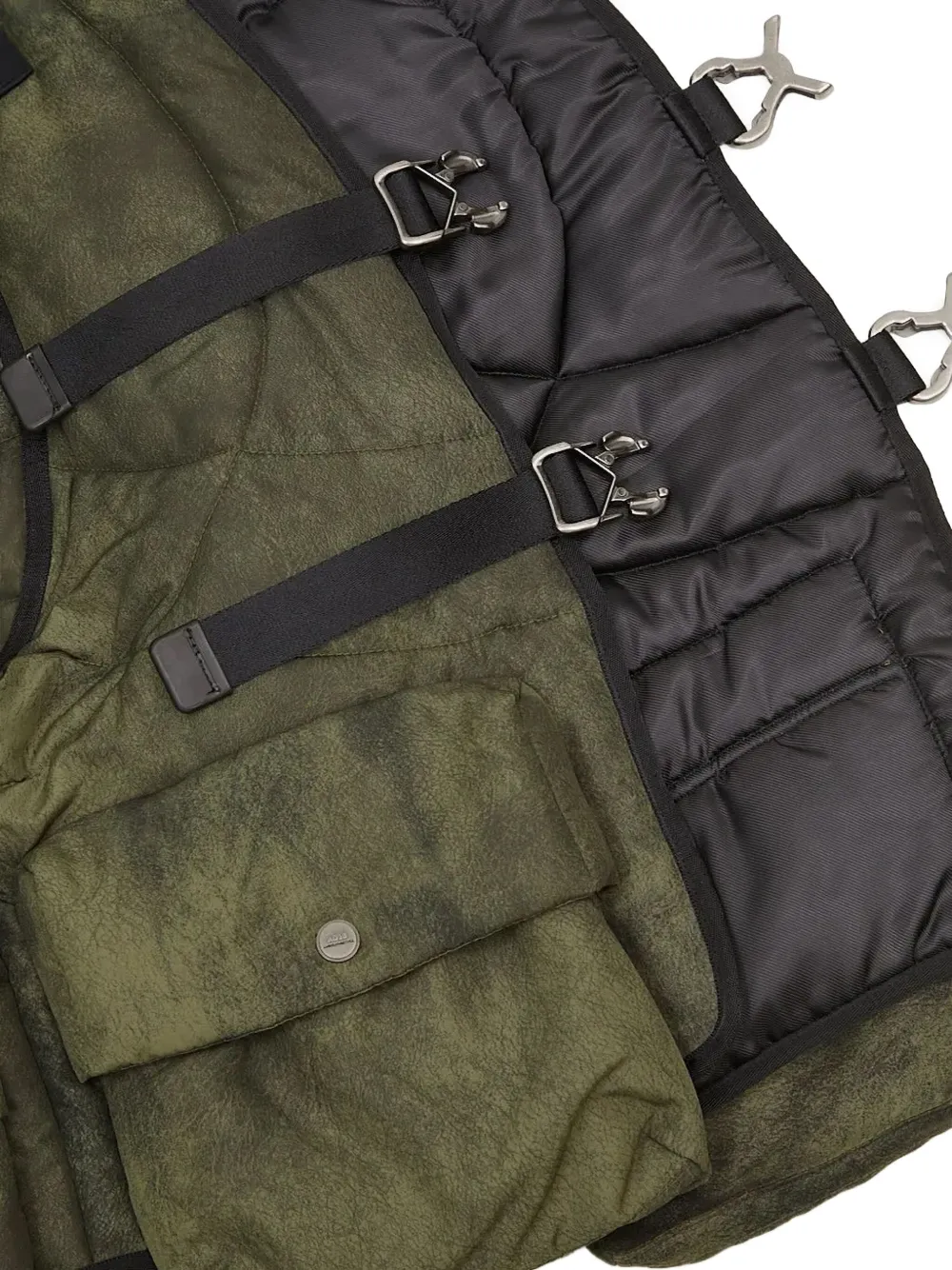 Andersson Bell Gewatteerde bodywarmer met gespsluiting Groen