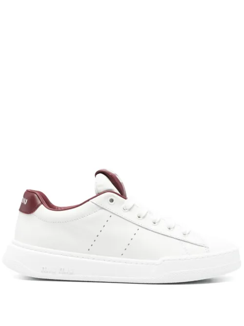 Baskets en cuir à logo embossé - Miu Miu - Modalova