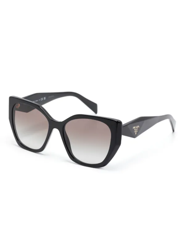 【PRADA】SPR19Z サングラス ブラック Prada Eyewear SPR19Z Sunglasses | Black | FARFETCH AE