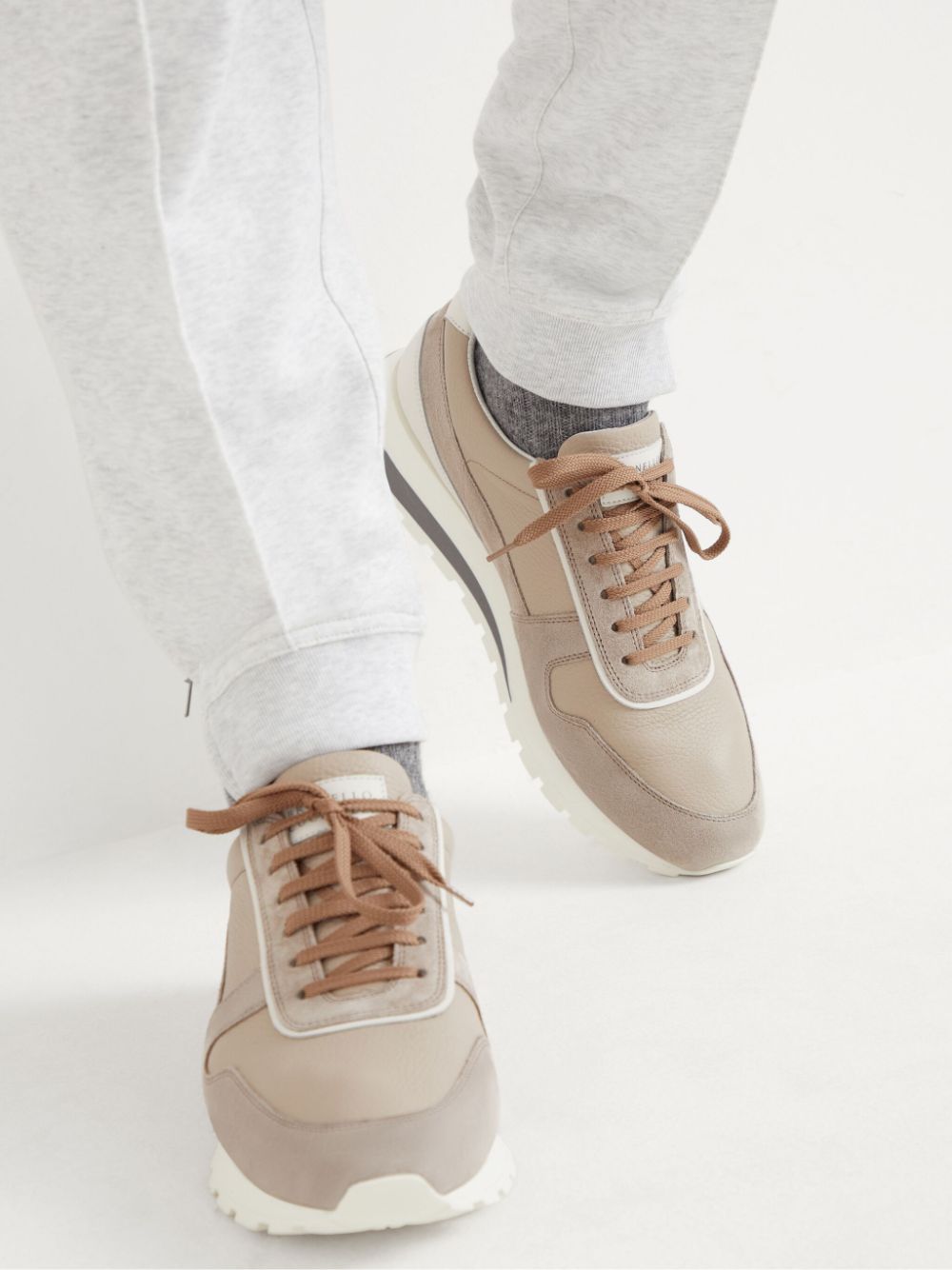 Brunello Cucinelli Sneakers met leren vlakken Beige