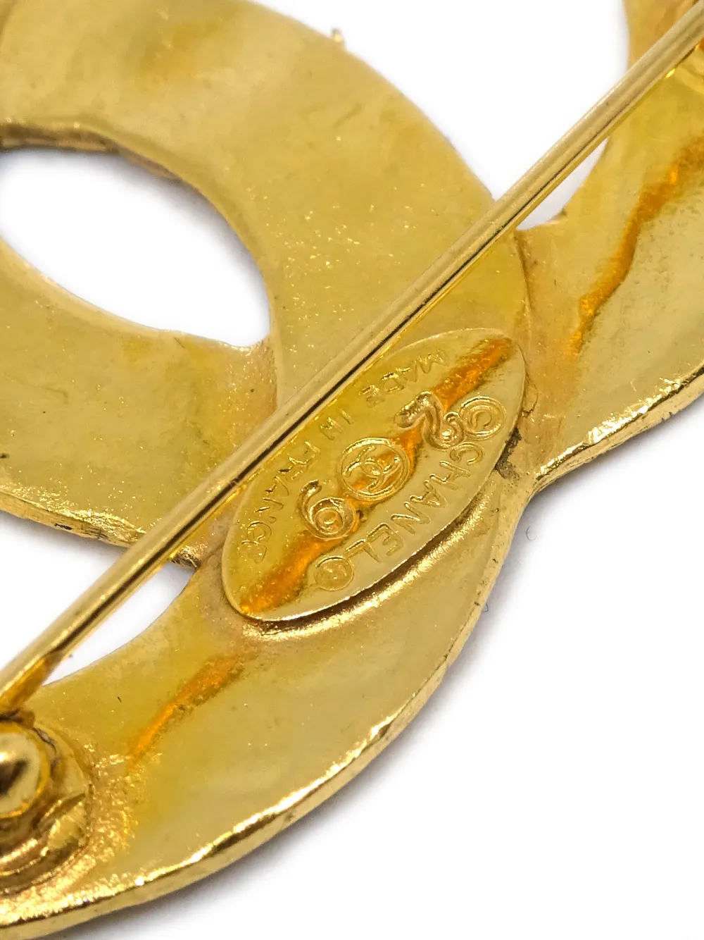 Pre-owned Chanel 1994 Tweed-effect Cc Brooch In Gold