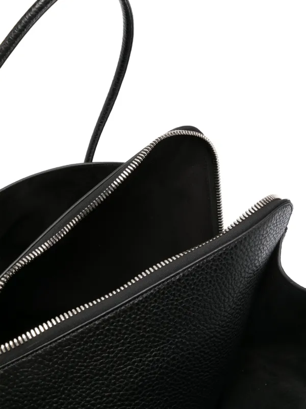 【関税込み】The Attico ブラック Via del Mare トートバッグ The Attico Via Del Mare Tote Bag | Shopbop