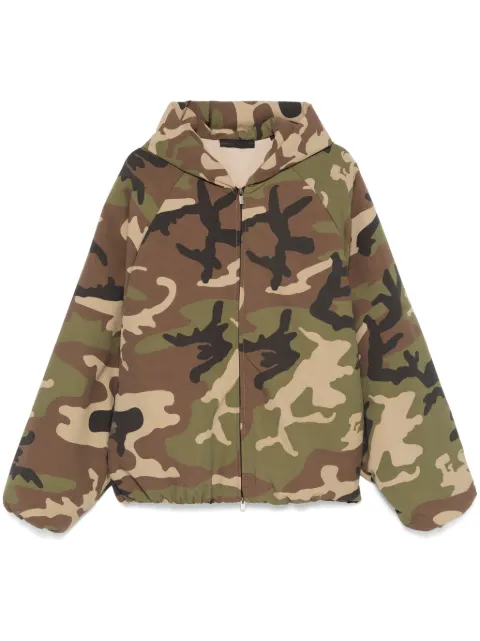 FEAR OF GOD ESSENTIALS جاكيت بطبعة كاموفلاج