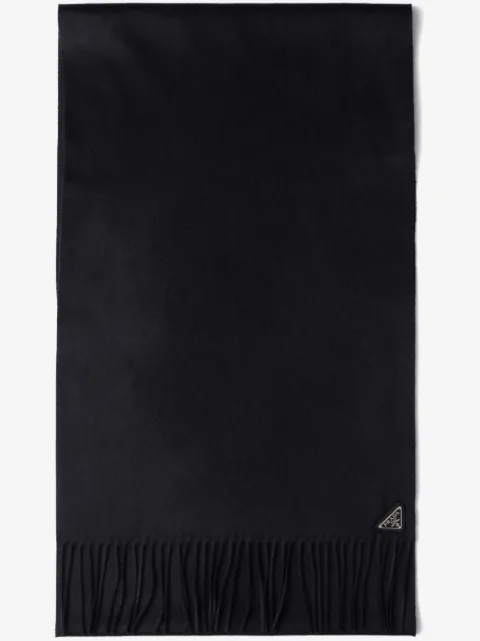 Prada mascada con placa del logo