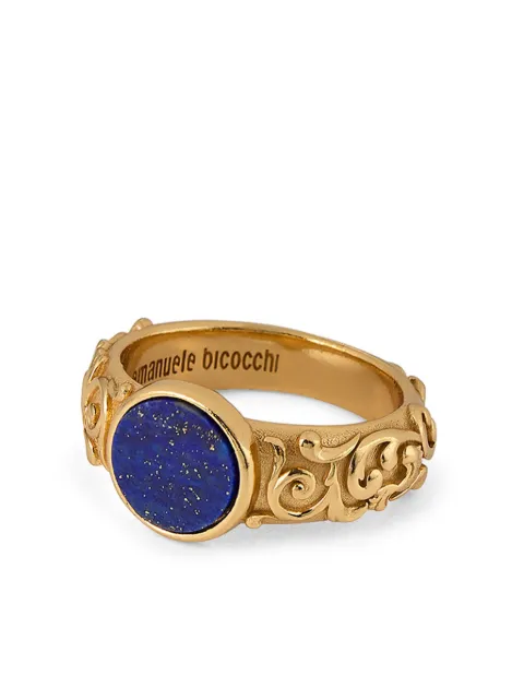 Emanuele Bicocchi anillo Chevalier con grabado arabesco