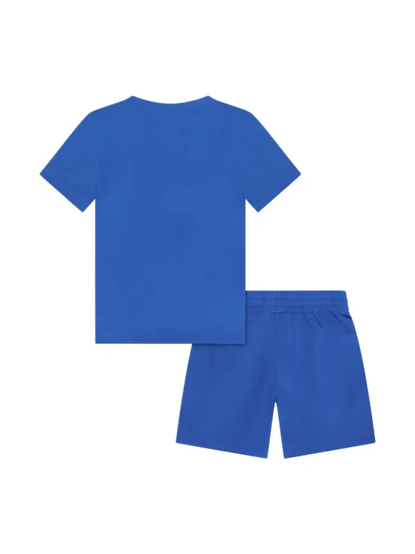 Nike shirt and shorts set 2025