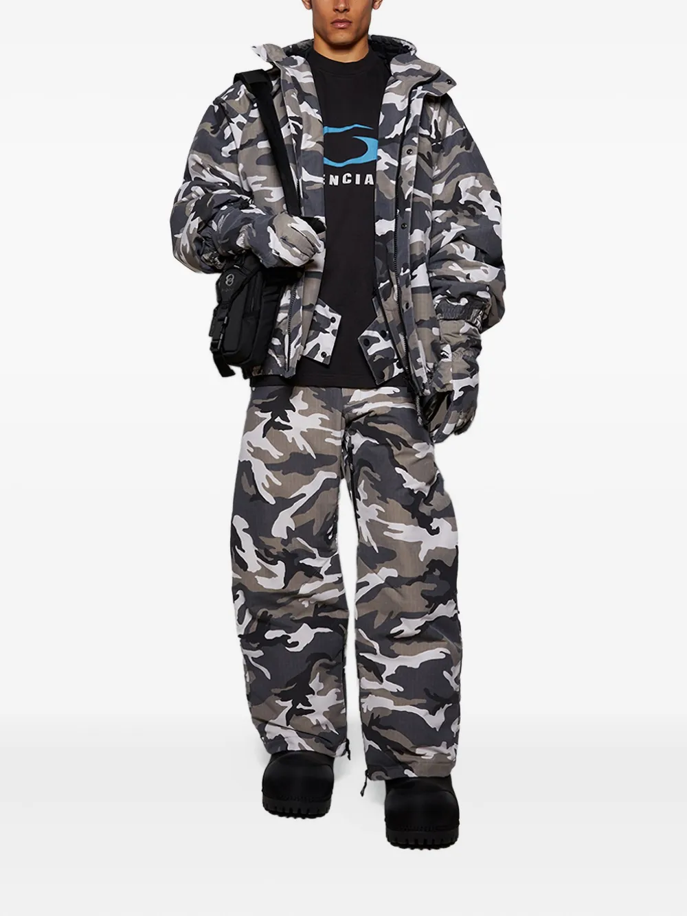 Balenciaga camouflage-pattern ski gloves | Image 2