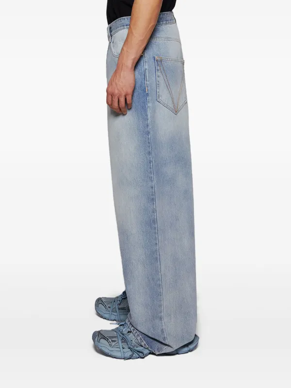 【関税込み】VETEMENTS ブルー l ロゴ バギージーンズ VETEMENTS バギージーンズ | ブルー | FARFETCH JP