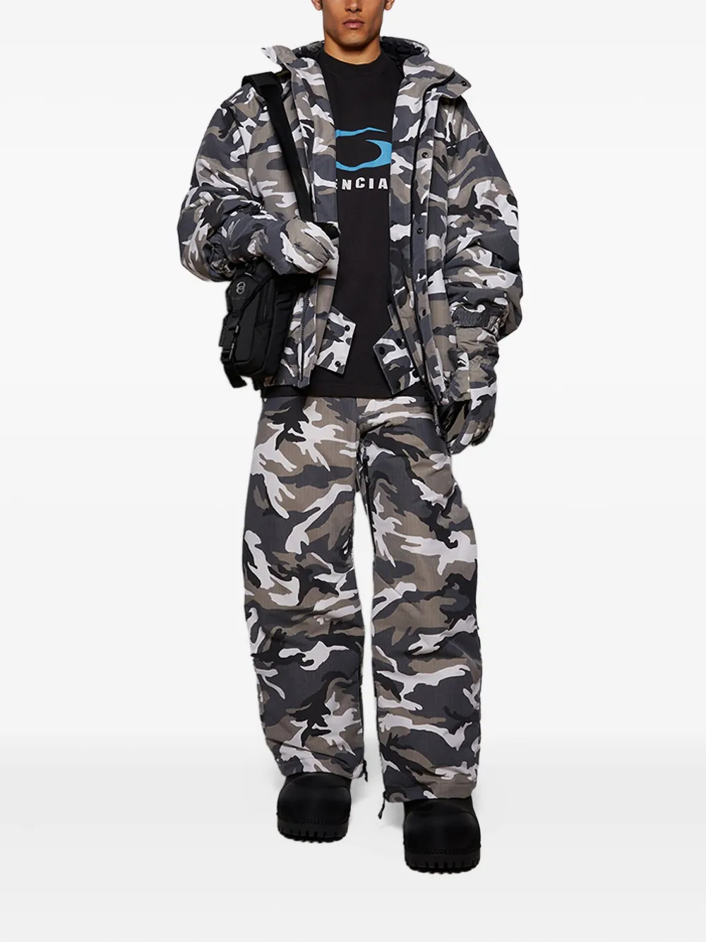 Balenciaga camouflage-print trousers | Regular-Fit & Straight Leg Pants | Image 2