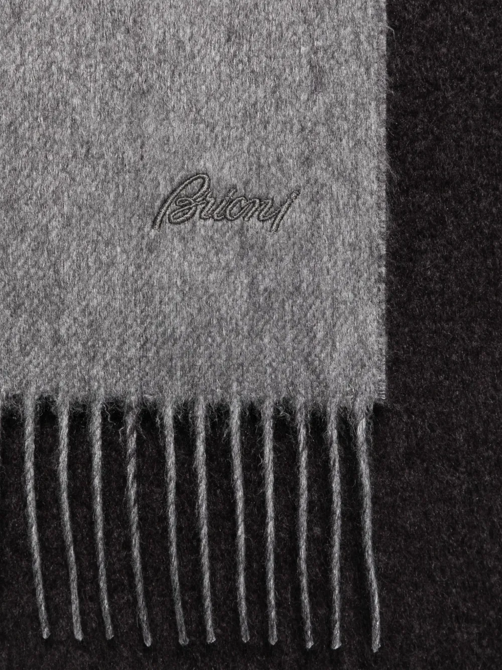 Brioni Geborstelde sjaal - Grijs