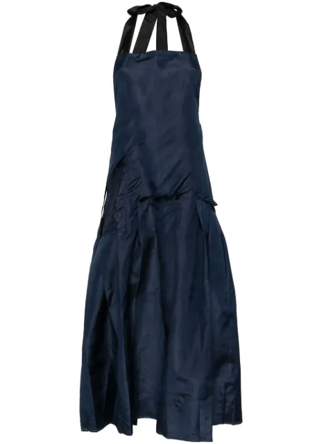 Shanshan Ruan vestido con diseño plisado