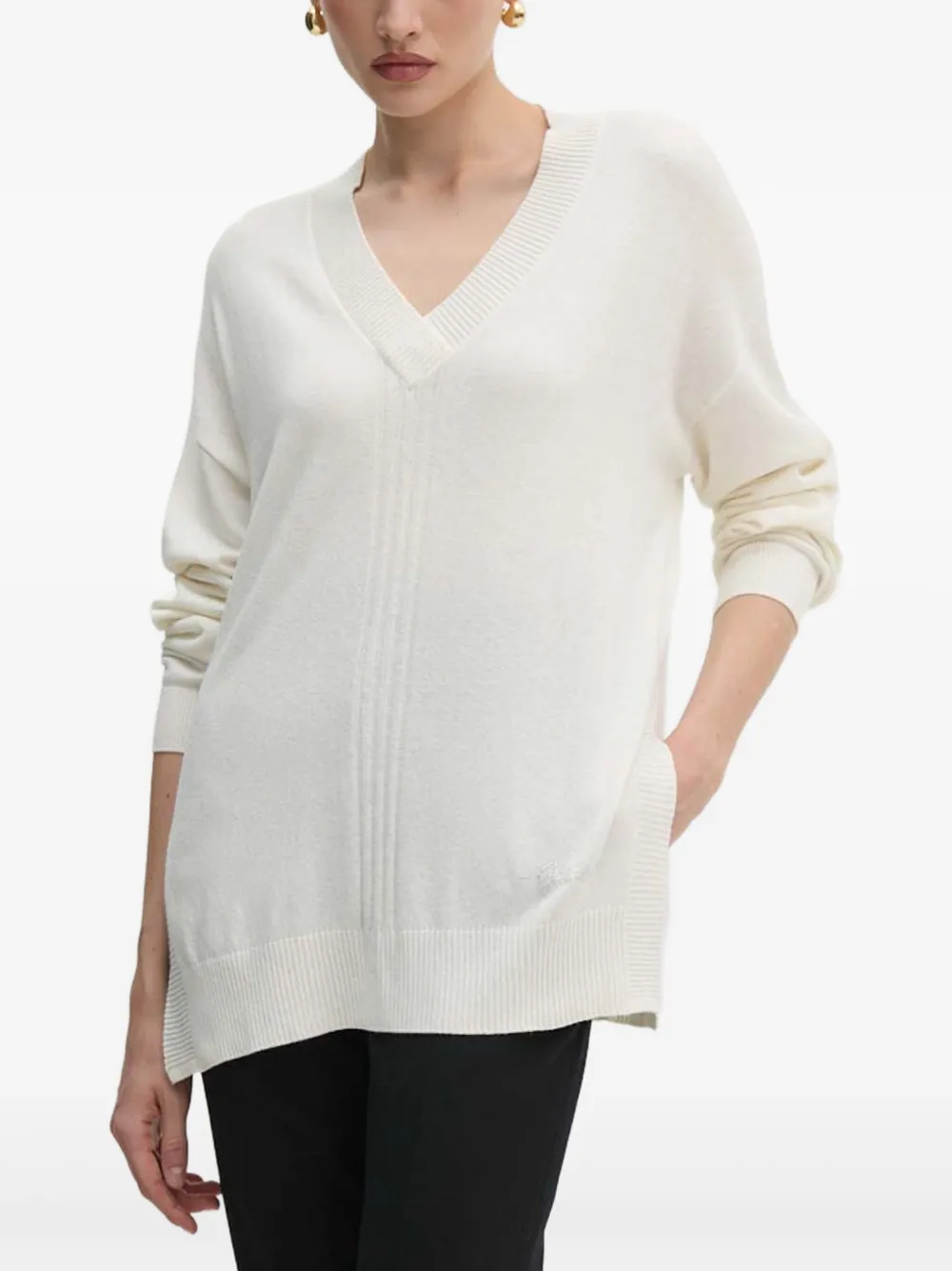Guess Usa Logo-embellished V-neck Jumper In White