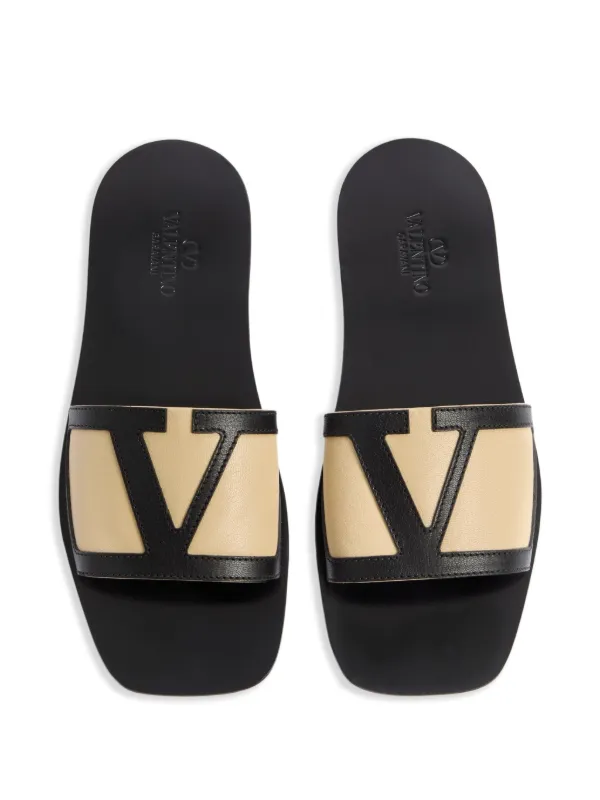 [VALENTINO GARAVANI] Vロゴ シグネチャー サンダル Valentino Garavani Vロゴ シグネチャー サンダル | ブラック