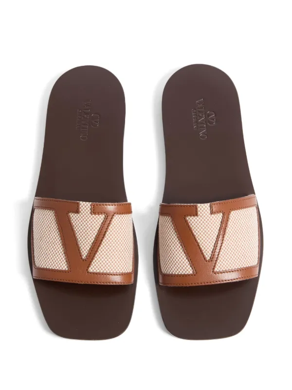 Valentino Garavani Vロゴ シグネチャー サンダル | ブラウン