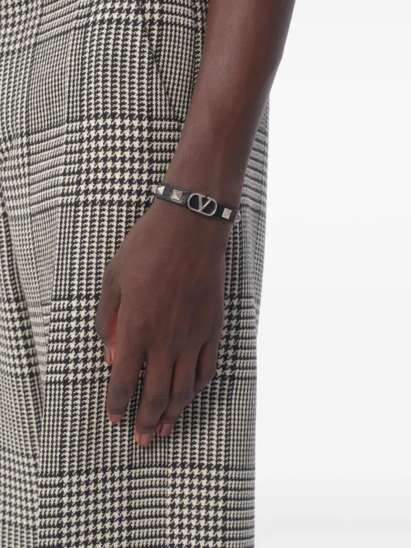 【VALENTINO】VLOGO SIGNATURE BRACELET Valentino Garavani VLogo Signature Bracelet | Gold | FARFETCH