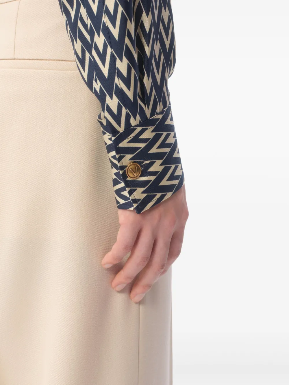 Toute La V-print silk shirt