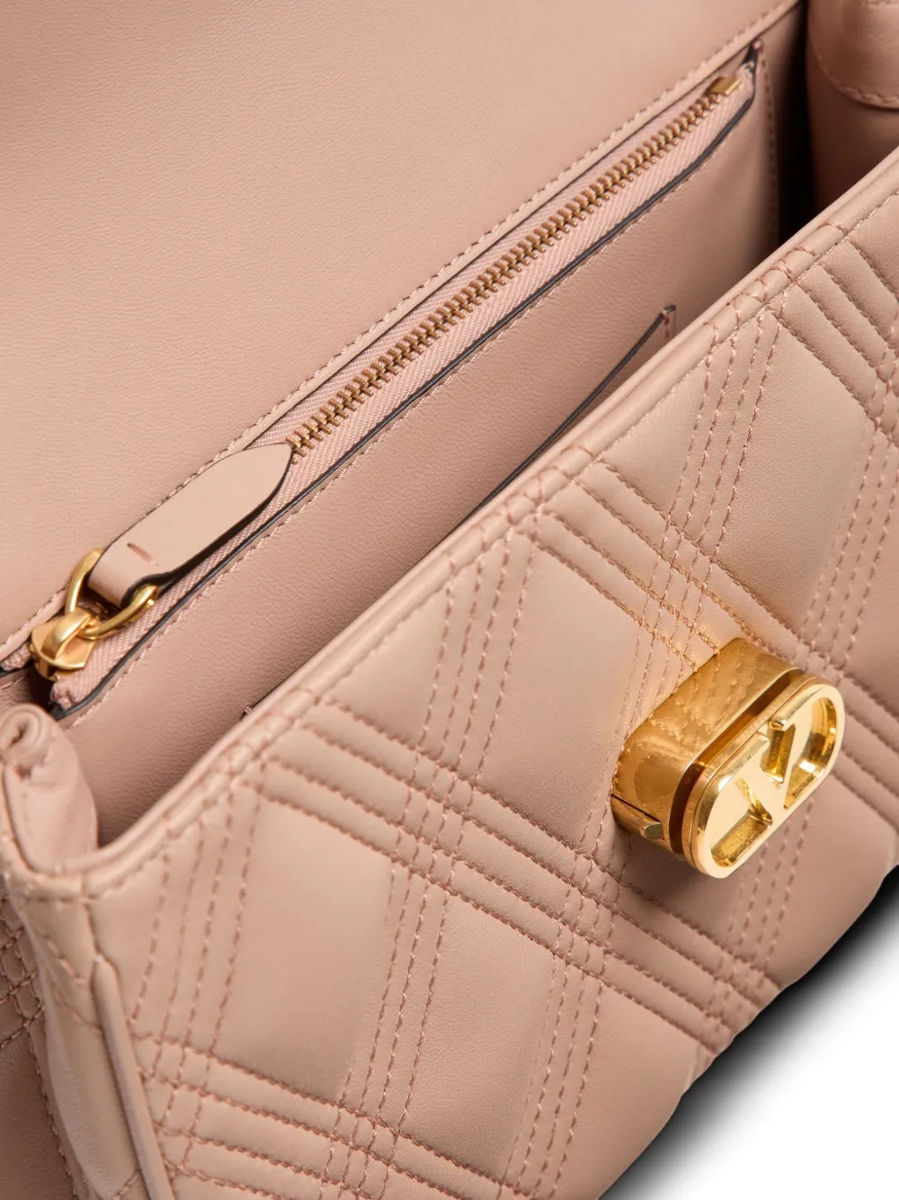 Valentino Garavani medium Quiltie 67 shoulder bag | Image 7