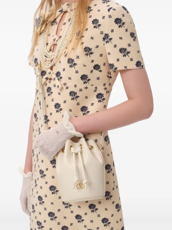 【関税&送料込】Valentino Garavani Mini Borsa Vlogo Signatur Valentino Garavani Mini Nappa Vlogo Signature Bucket Bag