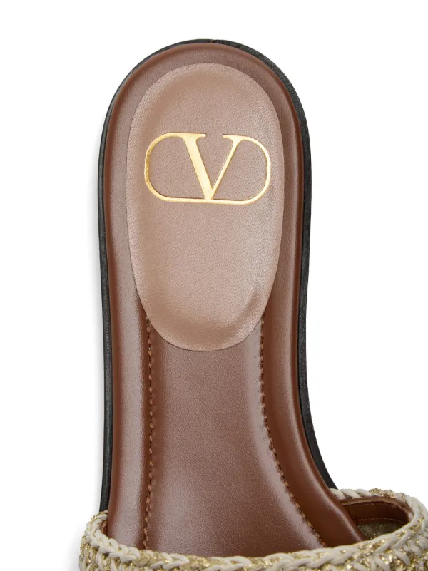【VALENTINO GARAVANI】Vロゴシグネチャー スライドサンダル ローマンスタッズ カーフスキン フラットスライドサンダル for