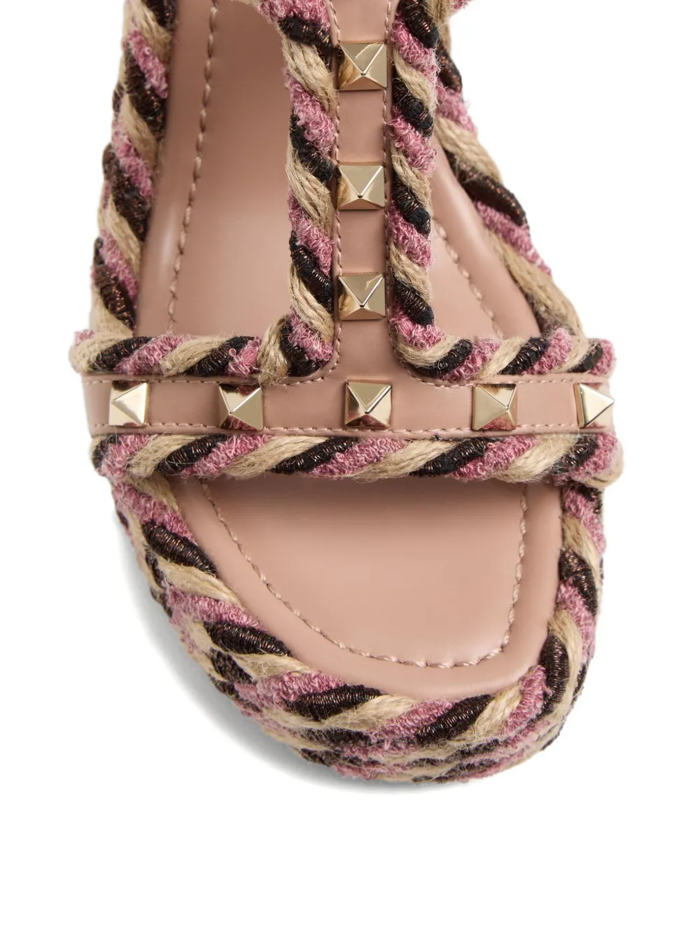 Valentino Garavani 90 mm Rockstud sandalen met sleehak Beige