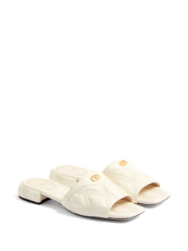 シューズ・サンダルその他 VALENTINO GARAVANI Woman Flat sandals White 4W0S0IZ5VRN YVR 14336238_20712359_600.jpg