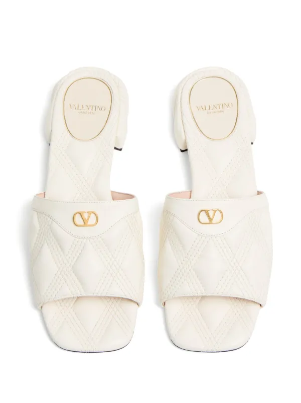 シューズ・サンダルその他 VALENTINO GARAVANI Woman Flat sandals White 4W0S0IZ5VRN YVR 14336238_20712359_600.jpg
