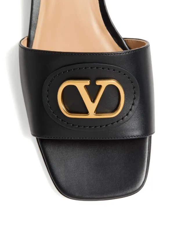 Valentino Garavani Vロゴ サンダル | ブラック | FARFETCH JP