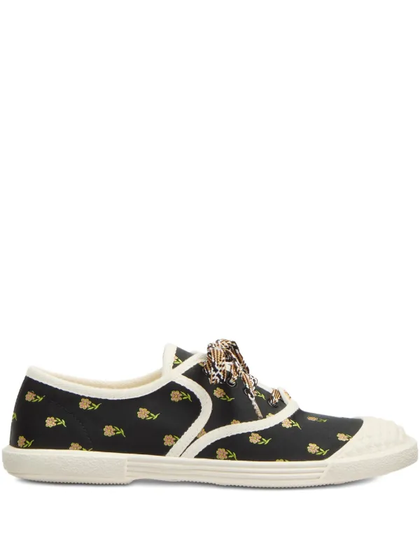 Valentino Garavani Bay By Bay Sneakers in Black