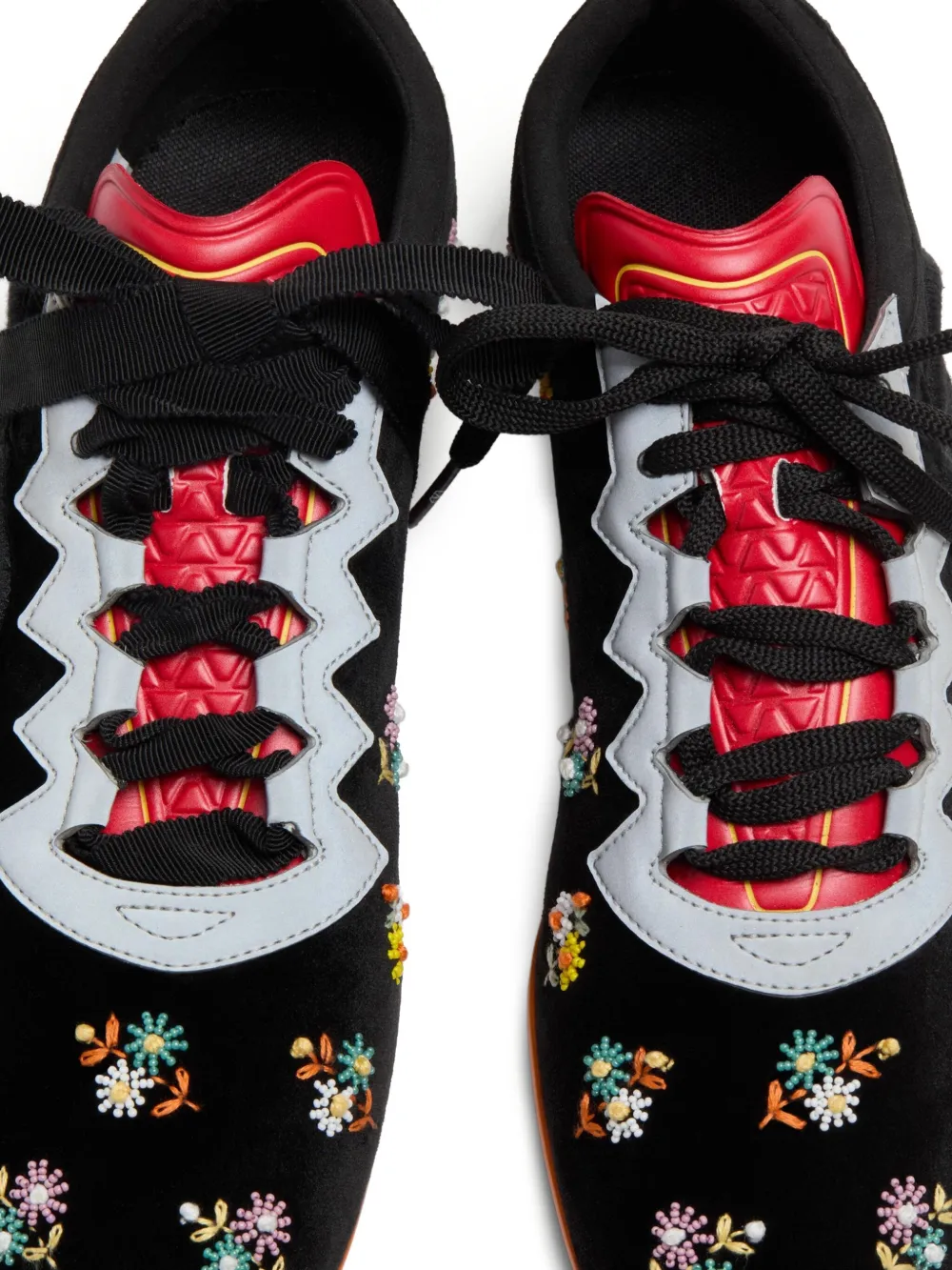 Valentino Garavani Chromathon fluwelen sneakers Zwart
