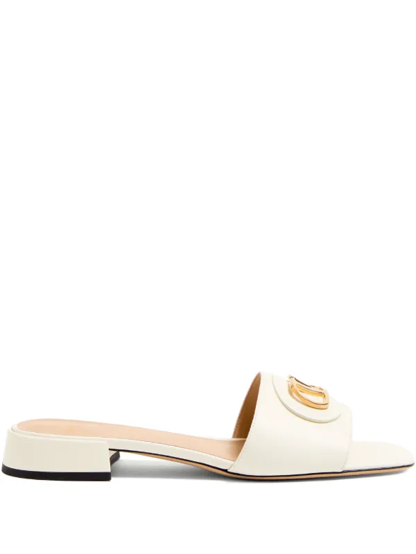 関税込★日本未入荷【VALENTINO】Vロゴ シグネチャーサンダル Valentino Garavani Vロゴ シグネチャー サンダル | ブラック