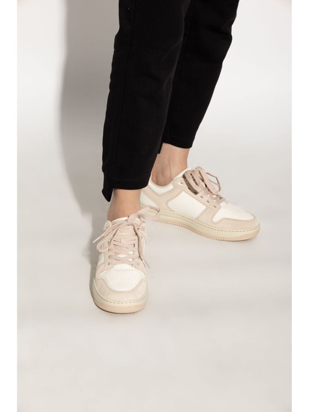 Ea7 Emporio Armani logo-appliqué sneakers - Beige