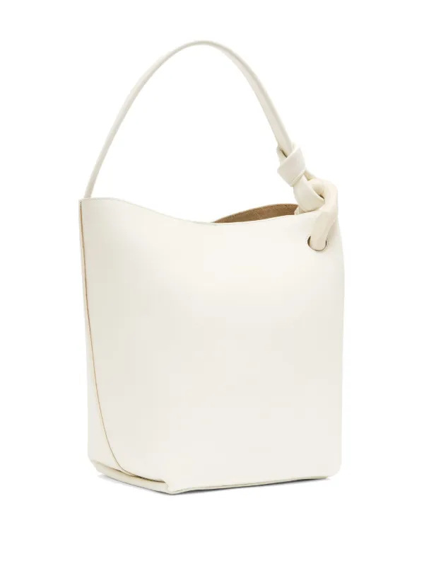 【JW ANDERSON】 ホワイト Corner トートバッグ、お洒落 JW Anderson Corner Bucket Bag | White | FARFETCH